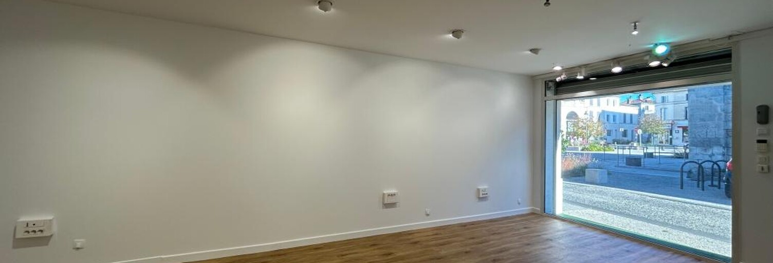 Commerce  47 m² à louer à Saujon (17600)