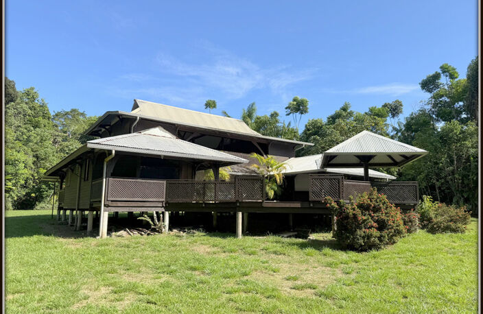 A VENDRE A MONTSINERY TONNEGRANDE (CARAPA) UNE MAGNIFIQUE PROPRIETE T6 DE 268 m² - TERRAIN 1 HECTARE - AU PRIX DE 392000 € — photo 2
