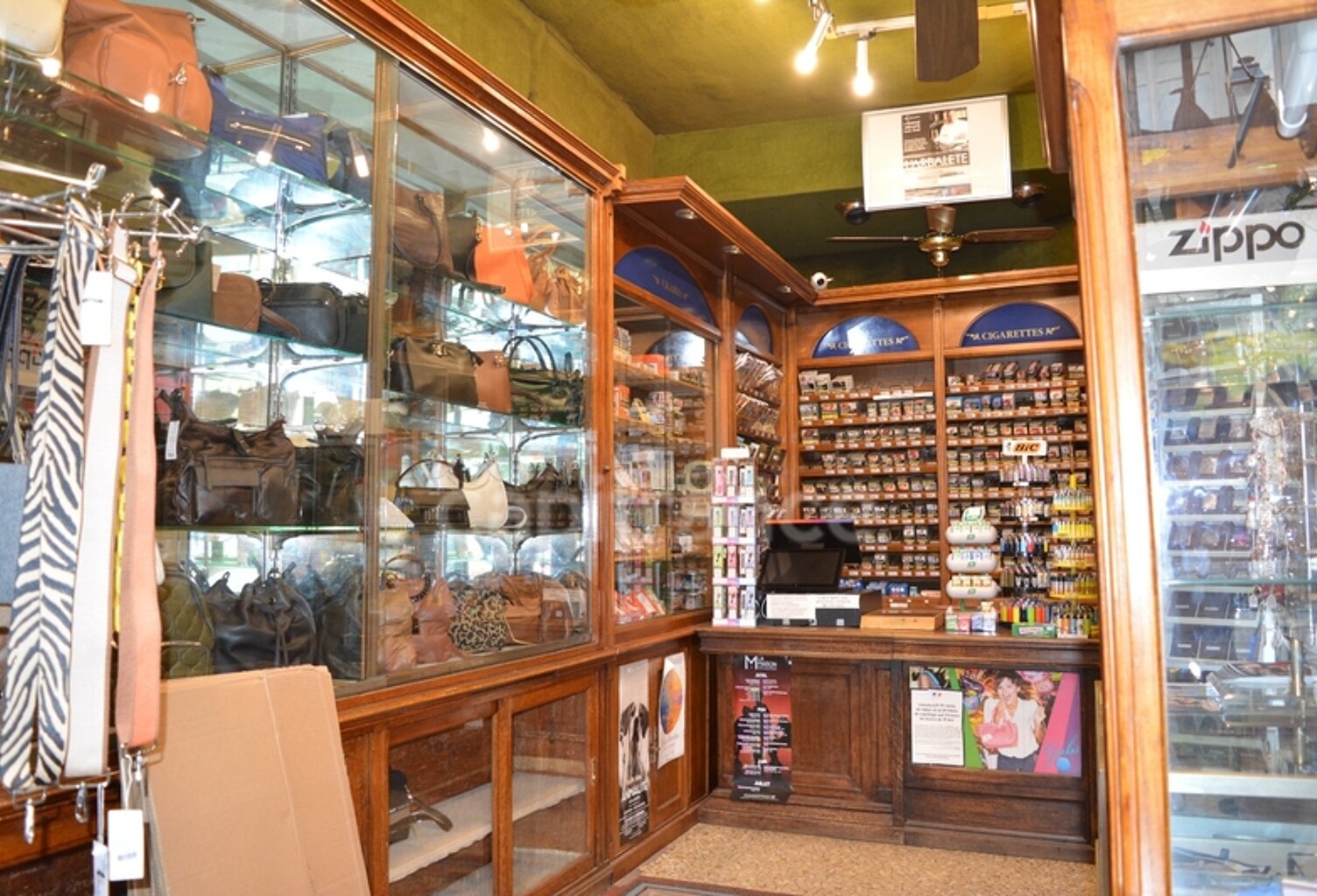 Dpt Nièvre (58), à vendre NEVERS Tabac - Maroquinerie — photo 1