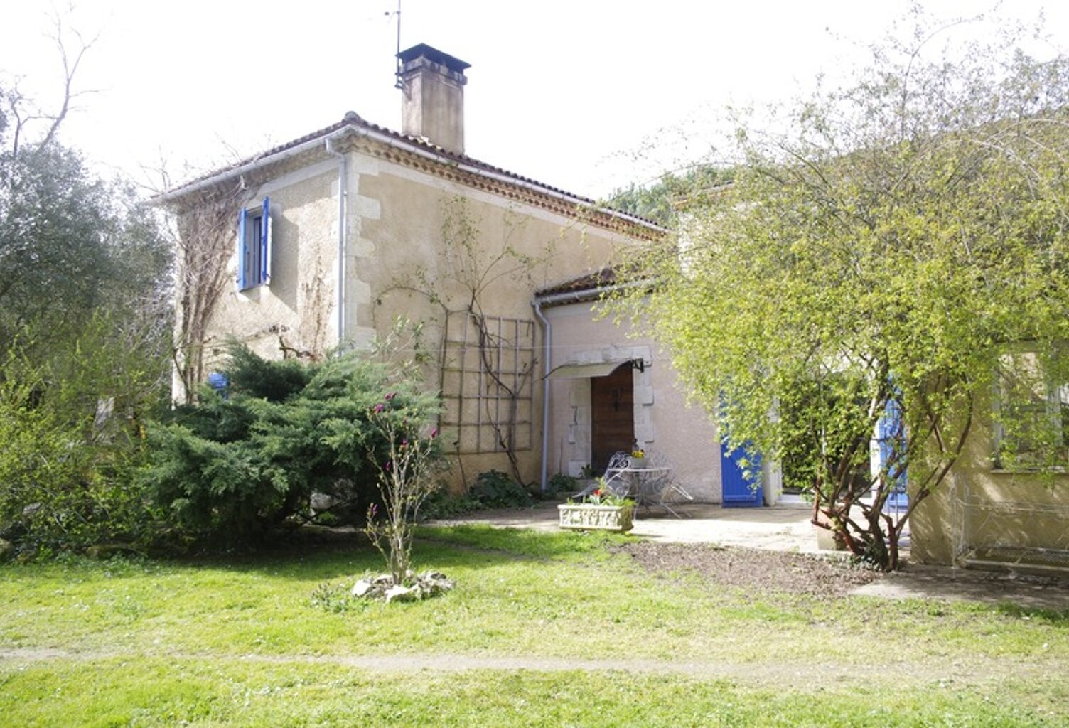 SAINT JEAN POUTGE 32, à vendre propriété de charme 8 pièces , dépendances et terrain arboré avec point d'eau — photo 1