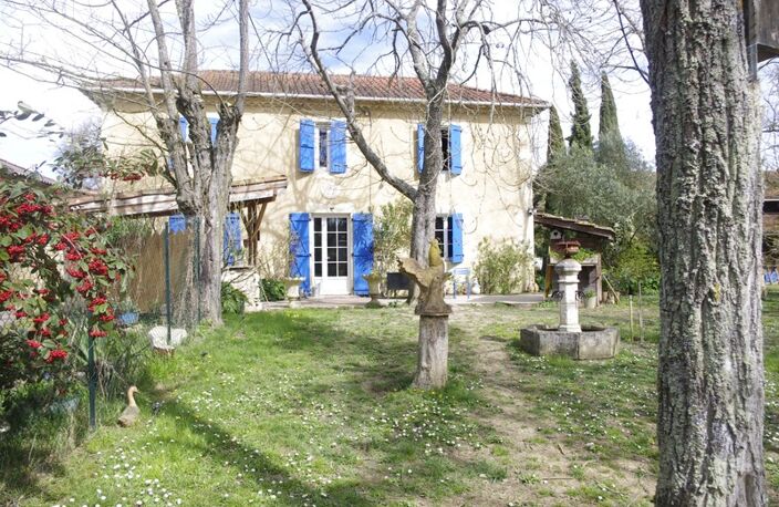 SAINT JEAN POUTGE 32, à vendre propriété de charme 8 pièces , dépendances et terrain arboré avec point d'eau — photo 2
