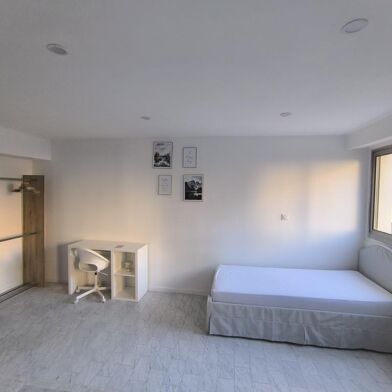 Appartement 1 pièces 700 €