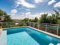À vendre : CAP EST – LE FRANÇOIS | Villa de prestige avec piscine, bungalow indépendant et vue mer — photo 2