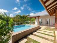 À vendre : CAP EST – LE FRANÇOIS | Villa de prestige avec piscine, bungalow indépendant et vue mer — photo 4