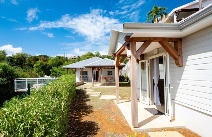 À vendre : CAP EST – LE FRANÇOIS | Villa de prestige avec piscine, bungalow indépendant et vue mer — photo 5