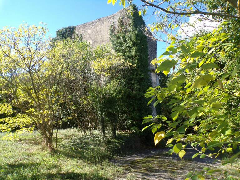 Un Ancien pigeonnier en pierres À Vendre — photo 1
