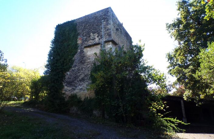 Un Ancien pigeonnier en pierres À Vendre — photo 2