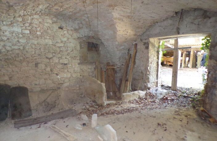 Un Ancien pigeonnier en pierres À Vendre — photo 5