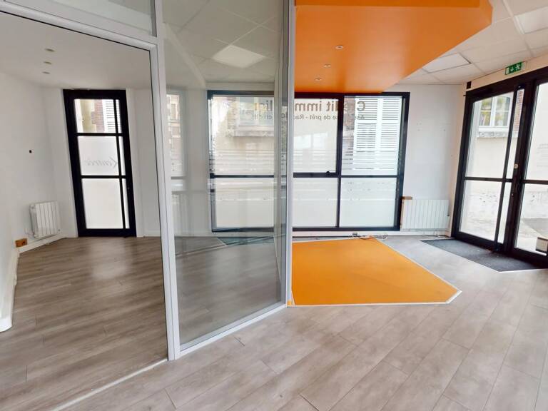 A LOUER - local commercial avec sous-sol CHARTRES CENTRE — photo 1