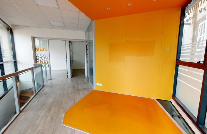 A LOUER - local commercial avec sous-sol CHARTRES CENTRE — photo 2