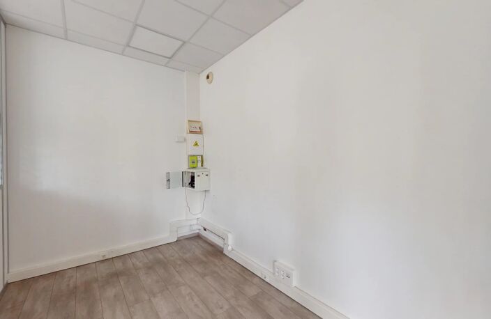 A LOUER - local commercial avec sous-sol CHARTRES CENTRE — photo 4