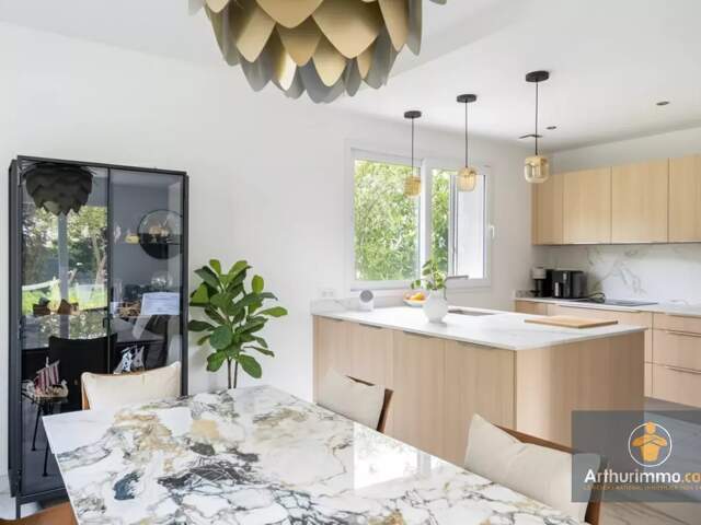 Élégante Propriété Familiale à Chantilly — photo du bien