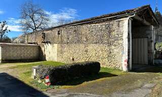 Immeuble  90 m² à vendre à Saint-Sauvant (17610)