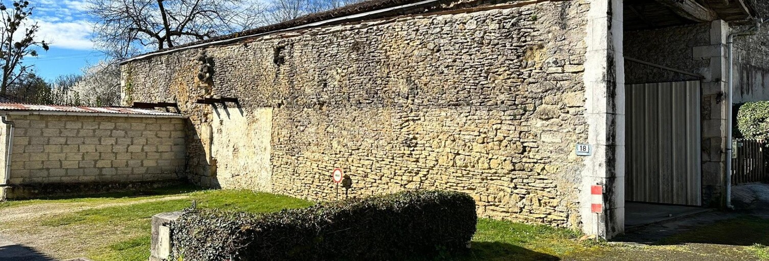 Immeuble  90 m² à vendre à Saint-Sauvant (17610)