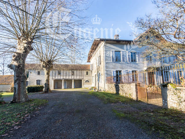 Maison de Maitre 400M² + Dépendances 5 à 600M² +parc 5,6Ha au calme — photo du bien