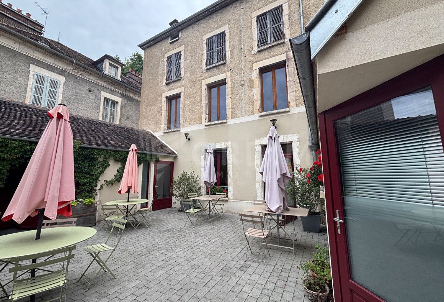 Ensemble immobilier Tonnerre — photo 1