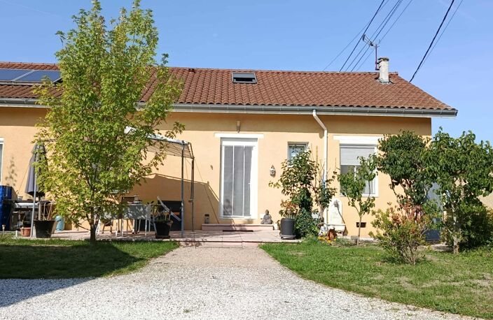 Vente Maison/villa 8 pièces — photo 2