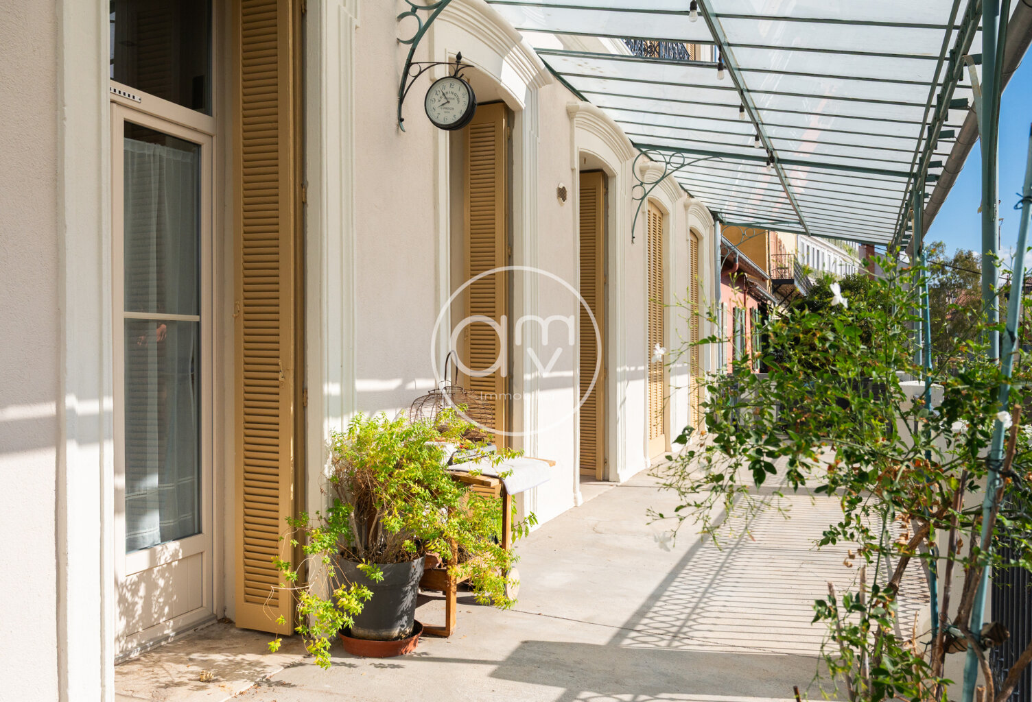 HYERES CENTRE - APPARTEMENT HAUSSMANNIEN - GARAGE - TERRASS — photo 1