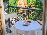 HYERES CENTRE - APPARTEMENT HAUSSMANNIEN - GARAGE - TERRASS — photo 4