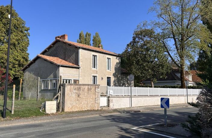CHARMANTE MAISON INDIVIDUELLE  PROCHE CENTRE BOURG SUR 1751 M² DE JARDIN, ANNEXES et DÉPENDANCES — photo 2