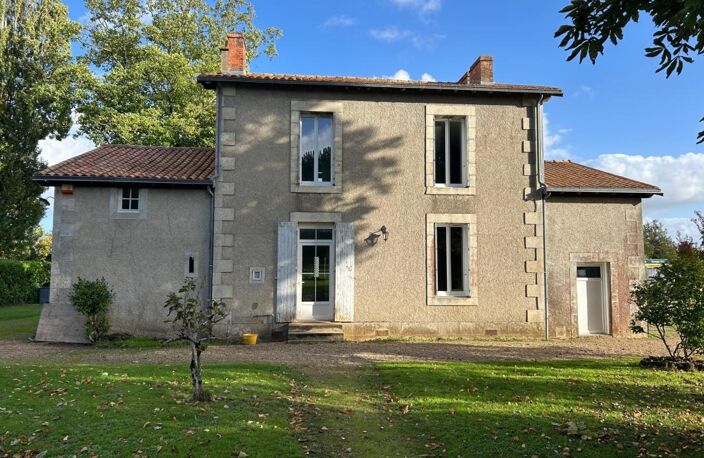 CHARMANTE MAISON INDIVIDUELLE  PROCHE CENTRE BOURG SUR 1751 M² DE JARDIN, ANNEXES et DÉPENDANCES — photo 3