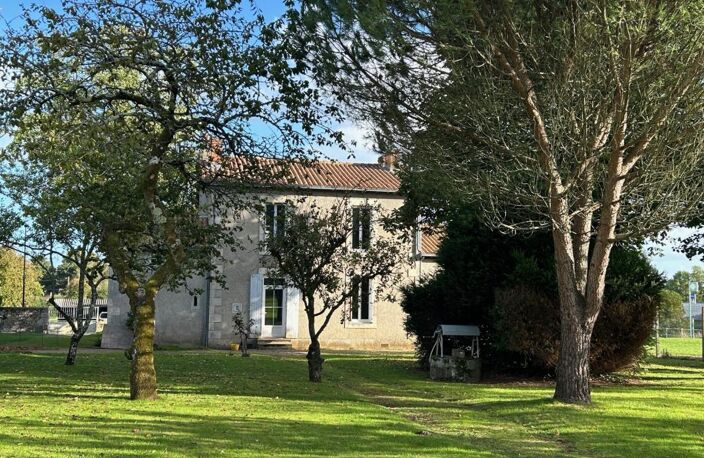 CHARMANTE MAISON INDIVIDUELLE  PROCHE CENTRE BOURG SUR 1751 M² DE JARDIN, ANNEXES et DÉPENDANCES — photo 4