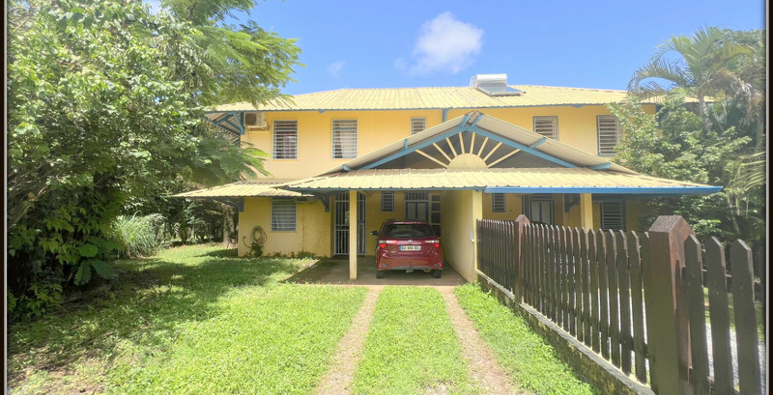 A VENDRE A KOUROU (GUYANE FRANCAISE) UNE JOLIE MAISON JUMELEE T5 (R+1) de 103 m² - SUPERFICIE DU TERRAIN 299 m² AU PRIX DE 185 000 € — photo 1