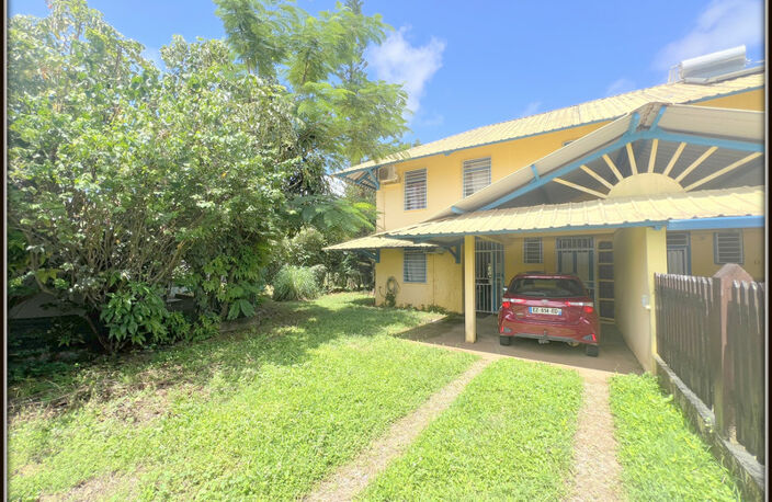 A VENDRE A KOUROU (GUYANE FRANCAISE) UNE JOLIE MAISON JUMELEE T5 (R+1) de 103 m² - SUPERFICIE DU TERRAIN 299 m² AU PRIX DE 185 000 € — photo 2
