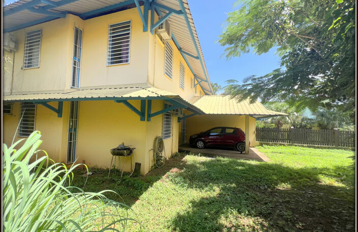 A VENDRE A KOUROU (GUYANE FRANCAISE) UNE JOLIE MAISON JUMELEE T5 (R+1) de 103 m² - SUPERFICIE DU TERRAIN 299 m² AU PRIX DE 185 000 € — photo 3