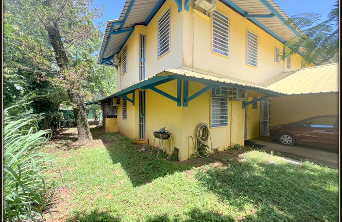 A VENDRE A KOUROU (GUYANE FRANCAISE) UNE JOLIE MAISON JUMELEE T5 (R+1) de 103 m² - SUPERFICIE DU TERRAIN 299 m² AU PRIX DE 185 000 € — photo 4