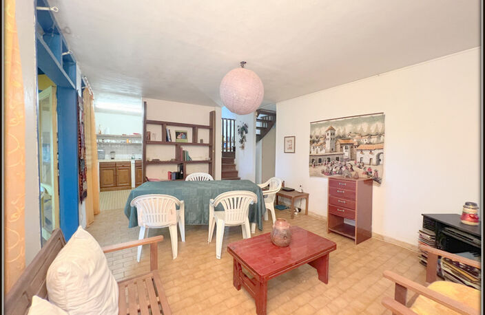 A VENDRE A KOUROU (GUYANE FRANCAISE) UNE JOLIE MAISON JUMELEE T5 (R+1) de 103 m² - SUPERFICIE DU TERRAIN 299 m² AU PRIX DE 185 000 € — photo 5