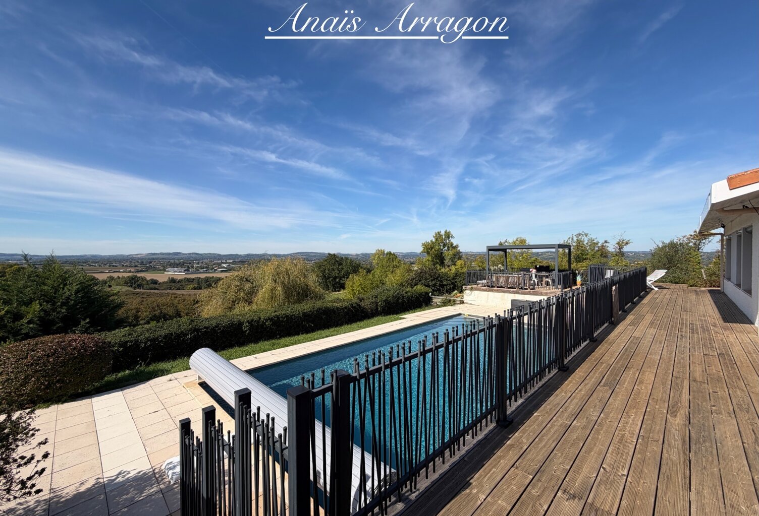 Architecture, nature et panorama : la villa rare que vous attendiez à Pujols - PUJOLS (47) — photo 1