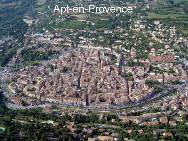 Terrain à vendre  APT (84) — photo du bien