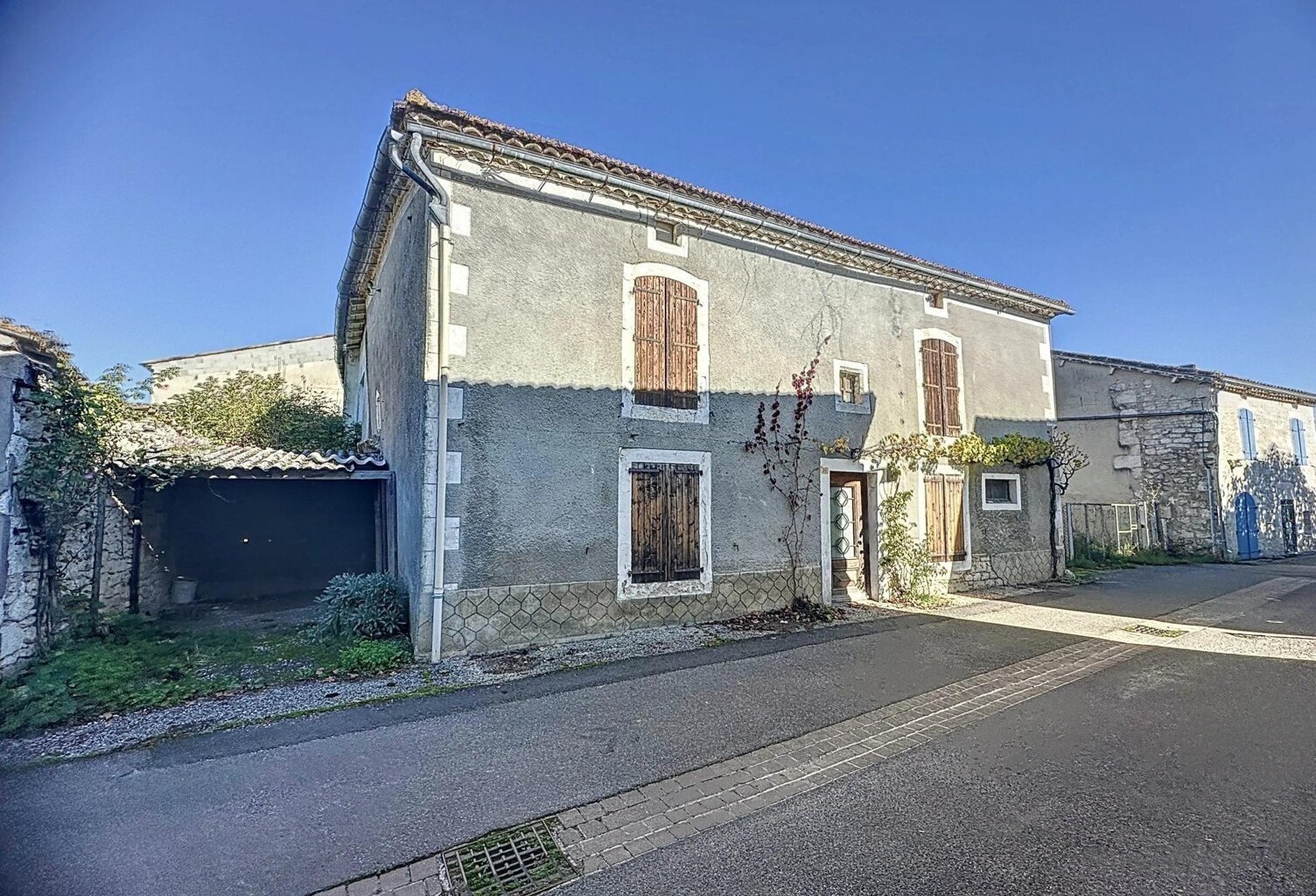 Maison dans un petit village au calme   avec grange et jardin — photo 1