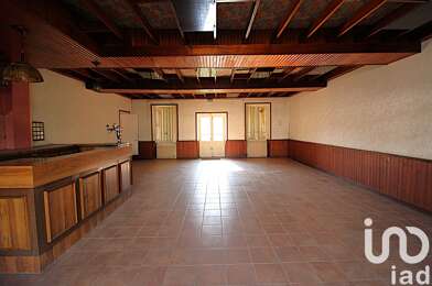 Immeuble  86000 €