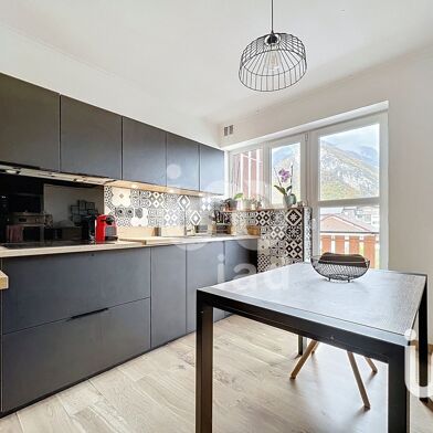 Appartement 3 pièces 235000 €