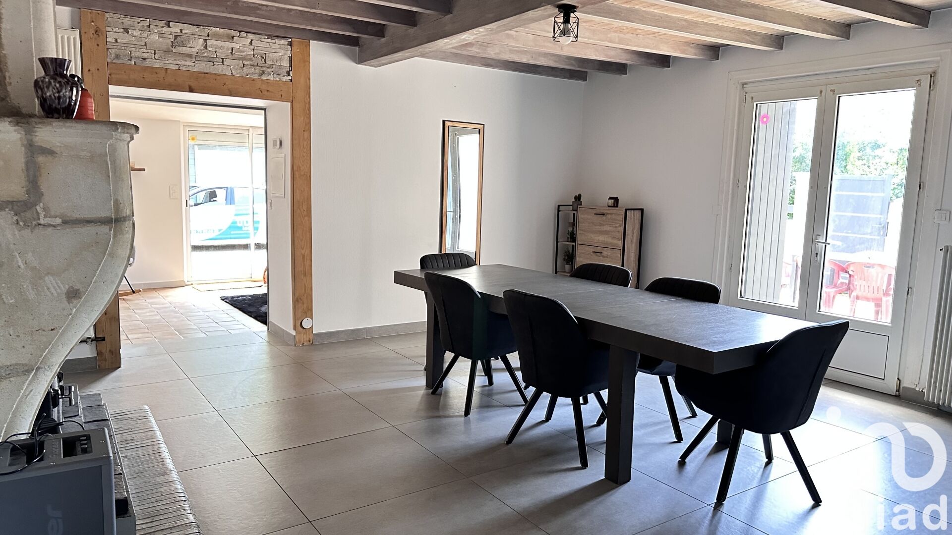 Brives-Sur-Charente - 150m² - 7p. - 3ch.