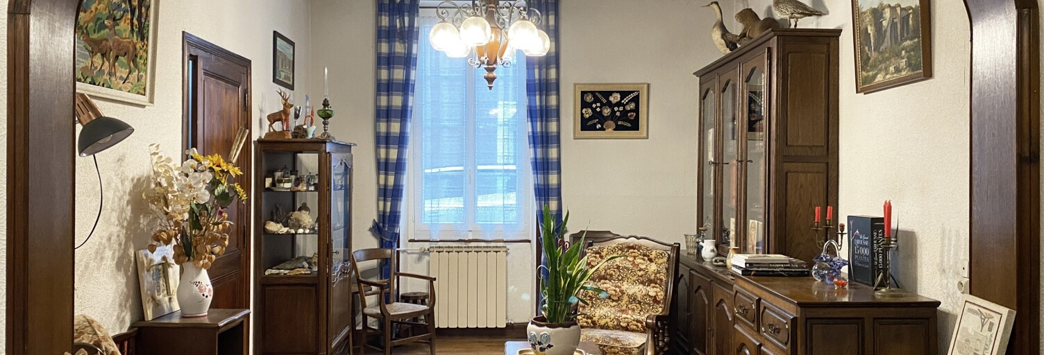 Maison 7 Pièces 141 m² à vendre à Saint-Même-les-Carrières (16720)