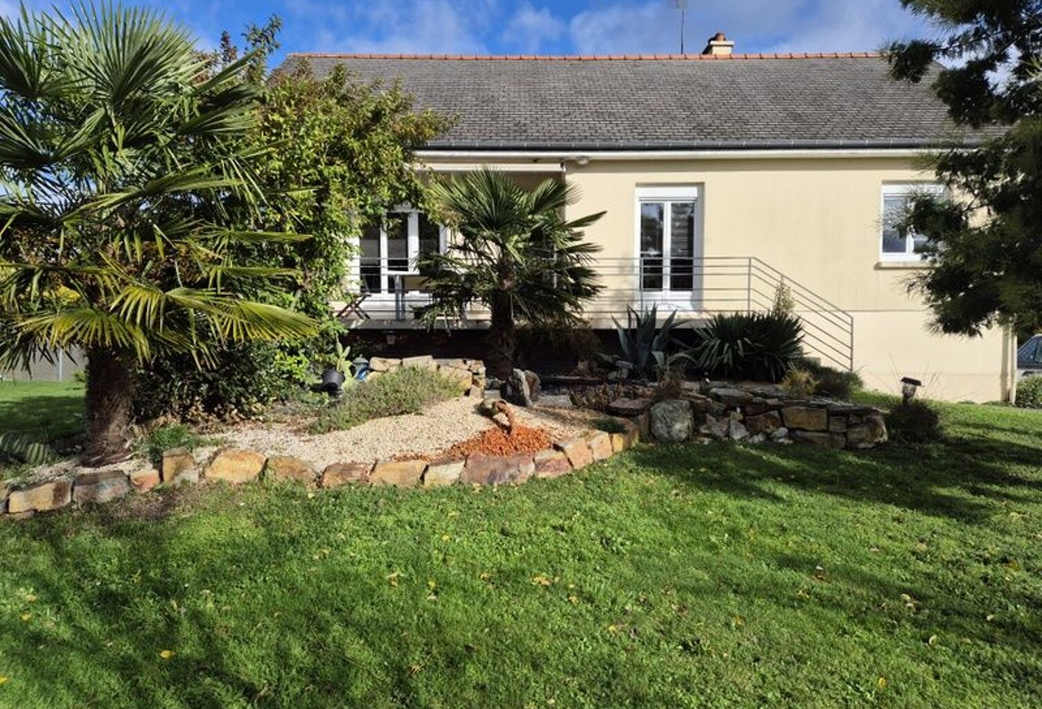 PAVILLON INDIVIDUEL SUR SOUS SOL AVEC GRAND TERRAIN ET CABANON — photo 1