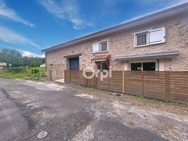 Longère en pierres entièrement rénovée à usage d'habitation ou pour investissement locatif avec local professionnel!! — photo du bien