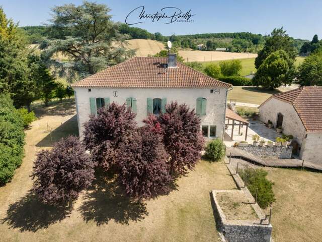 Lauzerte, propriété en pierre avec maison d’amis, piscine et vue sur 9 306 m², proche Montauban — photo du bien