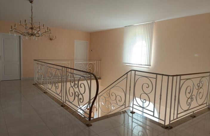 MONTLUCON A vendre  Maison contemporaine 7 pièces — photo 4