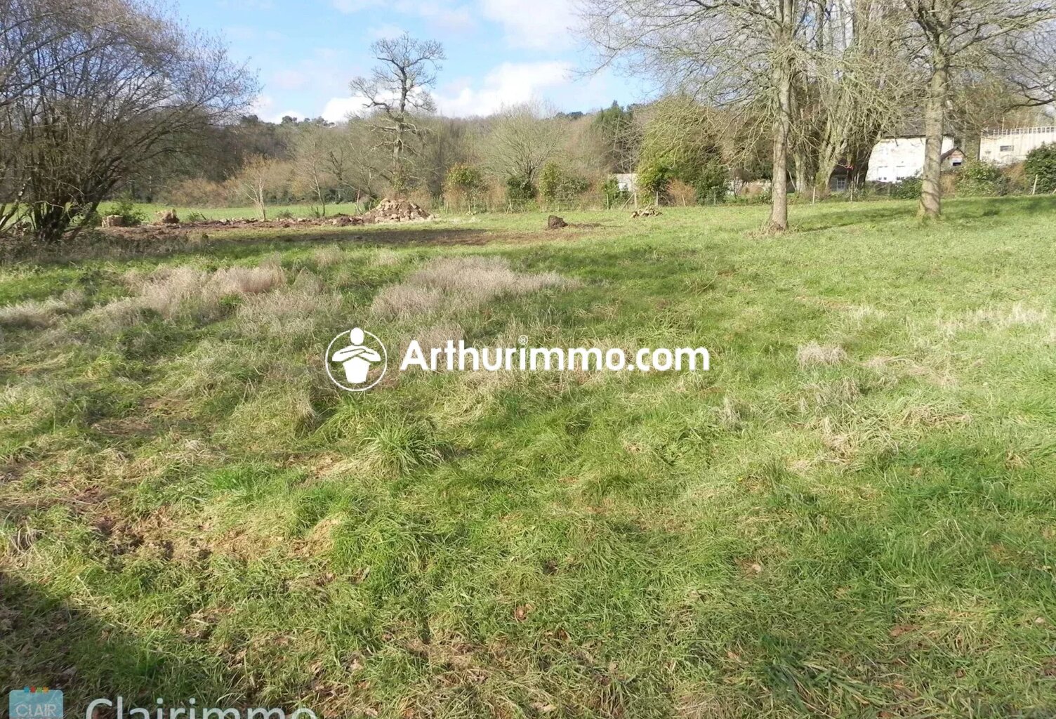 Terrain constructible  de 1075 m² — photo 1