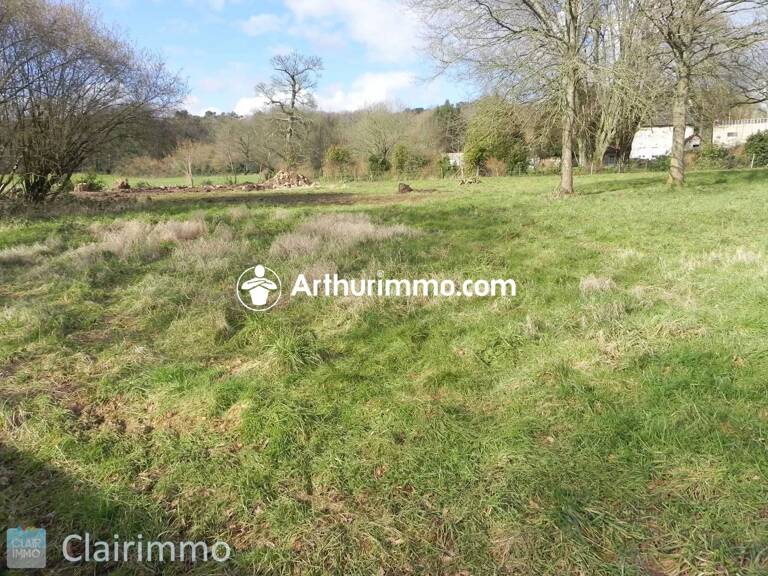 Terrain constructible  de 1075 m² — photo 1