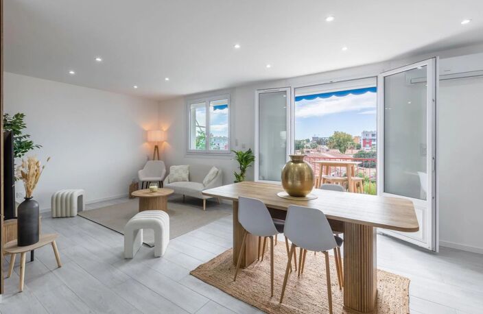 Superbe faux T4 entièrement rénové avec goût et prestations haut de gamme – Balcon, vue dégagée – Montpellier centre ! — photo 2