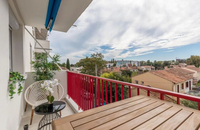 Superbe faux T4 entièrement rénové avec goût et prestations haut de gamme – Balcon, vue dégagée – Montpellier centre ! — photo 3