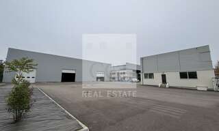 Commerce  3801 m² à louer à Saint-Priest (69800)