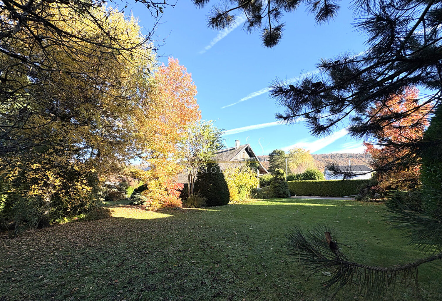VIEUGY centre, EXCLUSIF ! Maison de caractère avec terrain constructible de 1541m2 — photo 1