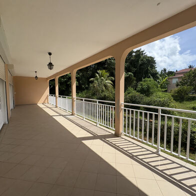 Appartement 5 pièces 1400 €