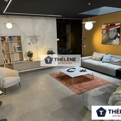 Commerce  2700000 €